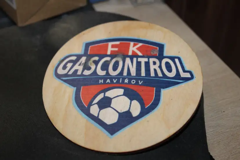 Podtácek dřevěný s logem